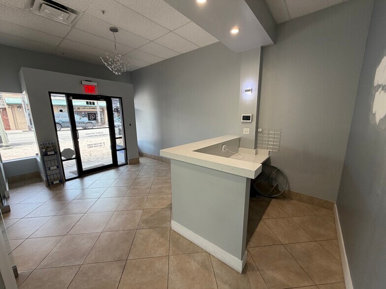 More Photos Of 621 Lake Ave, Lake Worth Beach Storefront Retail Office For Lease