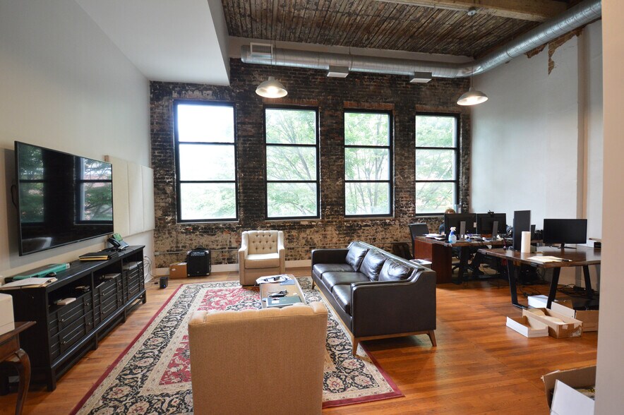More Photos Of 231 W 4th St, Winston-Salem Office For Lease