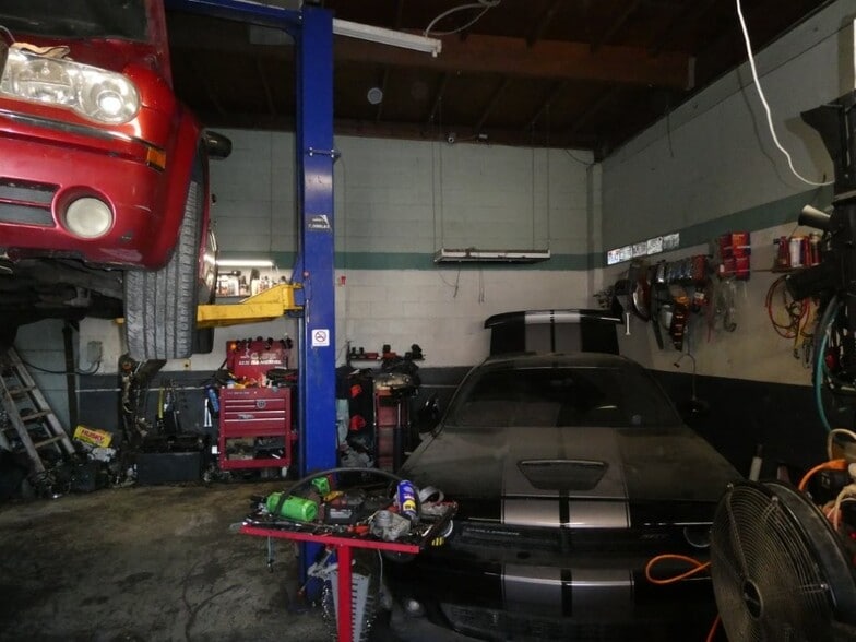 More Photos Of 1501 Celis St, San Fernando Auto Repair For Sale