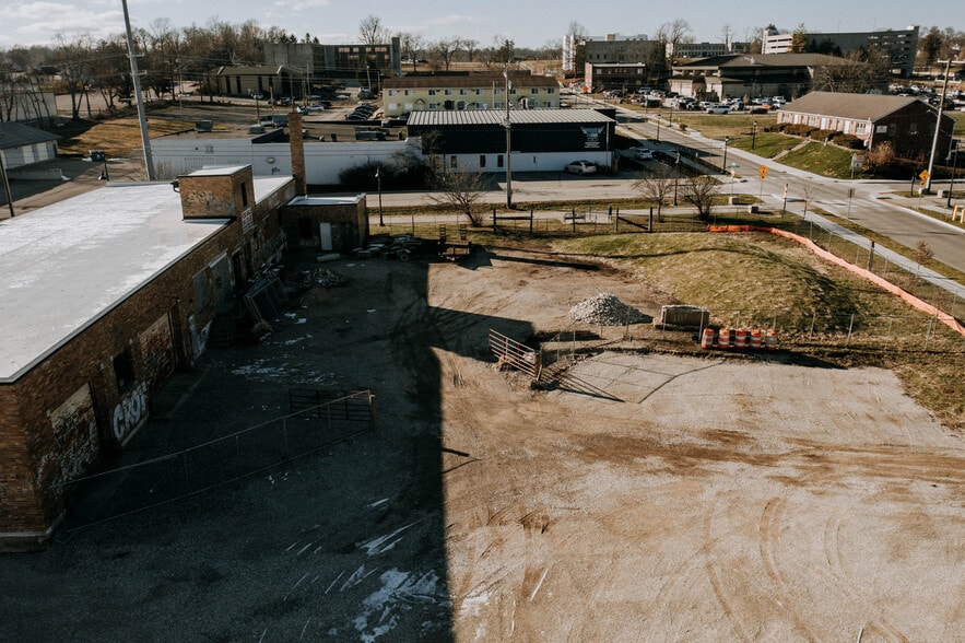 More Photos Of 229 W 1st St, Bloomington Restaurant For Lease