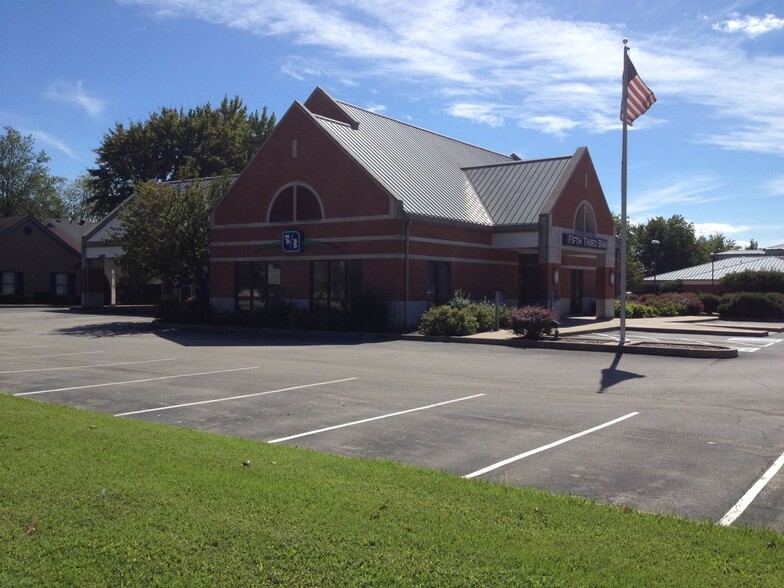 Primary Photo Of 1000 Professional, Evansville Bank For Sale