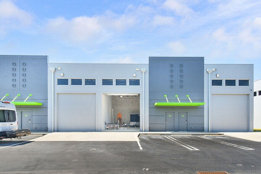 More Photos Of 861 NE Industrial Blvd, Jensen Beach Warehouse For Sale