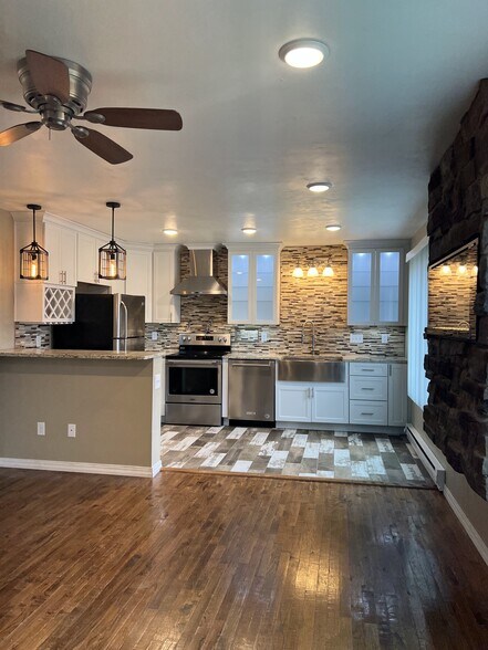 More Photos Of 1747 Oakdale Ave, Green Bay Apartments For Sale