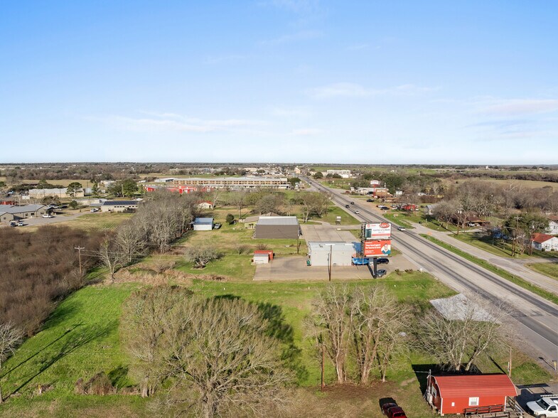 More Photos Of 1417 W State Highway 71, La Grange General Retail For Lease