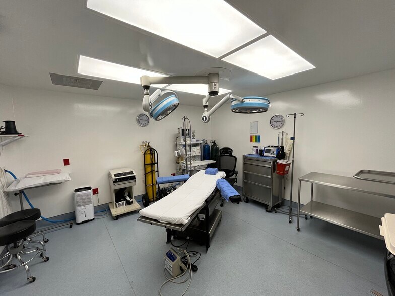 More Photos Of 6600 10th Ave N, Saint Petersburg Medical For Lease