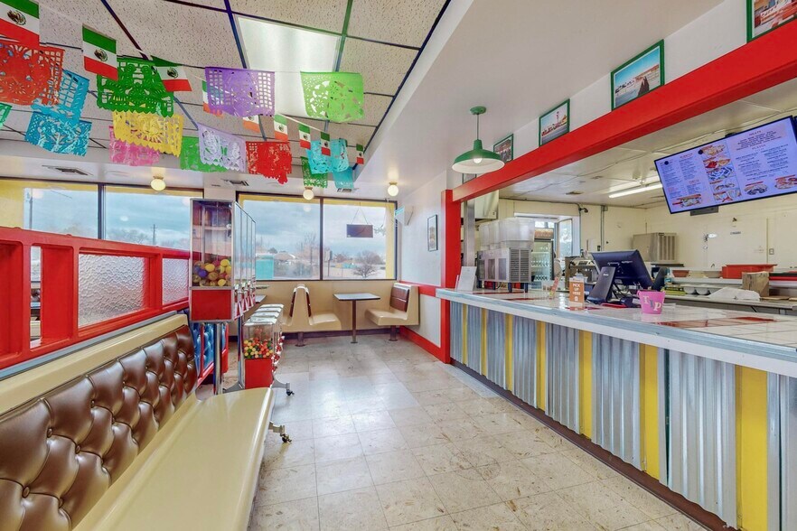 More Photos Of 2130-2301 Chelwood Park Blvd NE, Albuquerque Fast Food For Lease