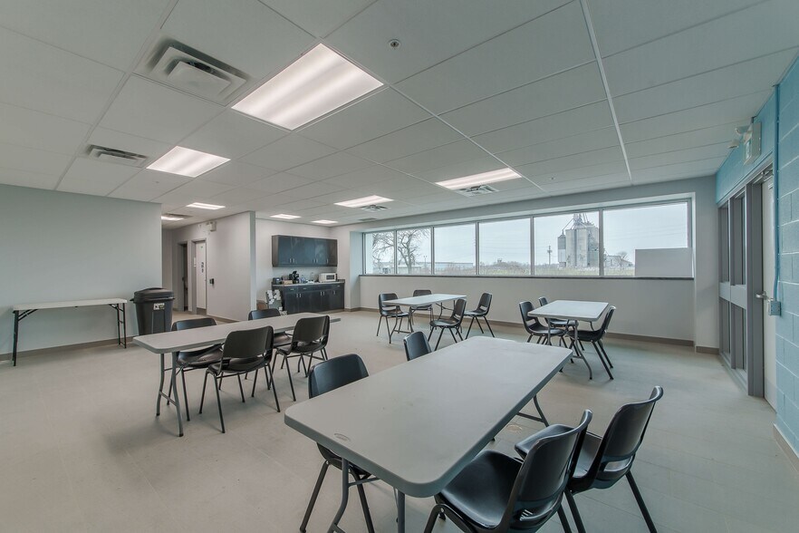 More Photos Of 516 John St N, Aylmer Manufacturing For Lease