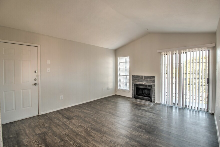 More Photos Of 1820 N Garrett Ave, Dallas Apartments For Sale
