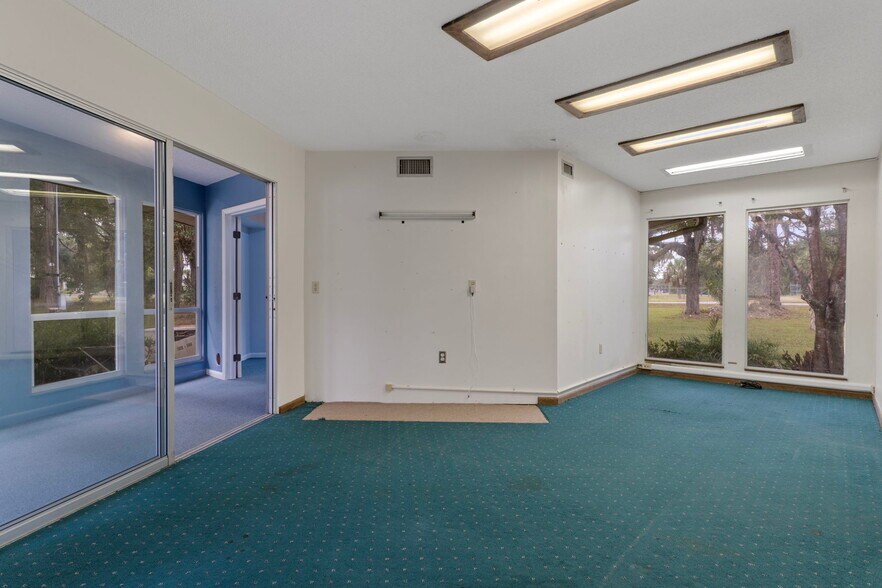 More Photos Of 377 Highway 40 W, Inglis Flex For Lease