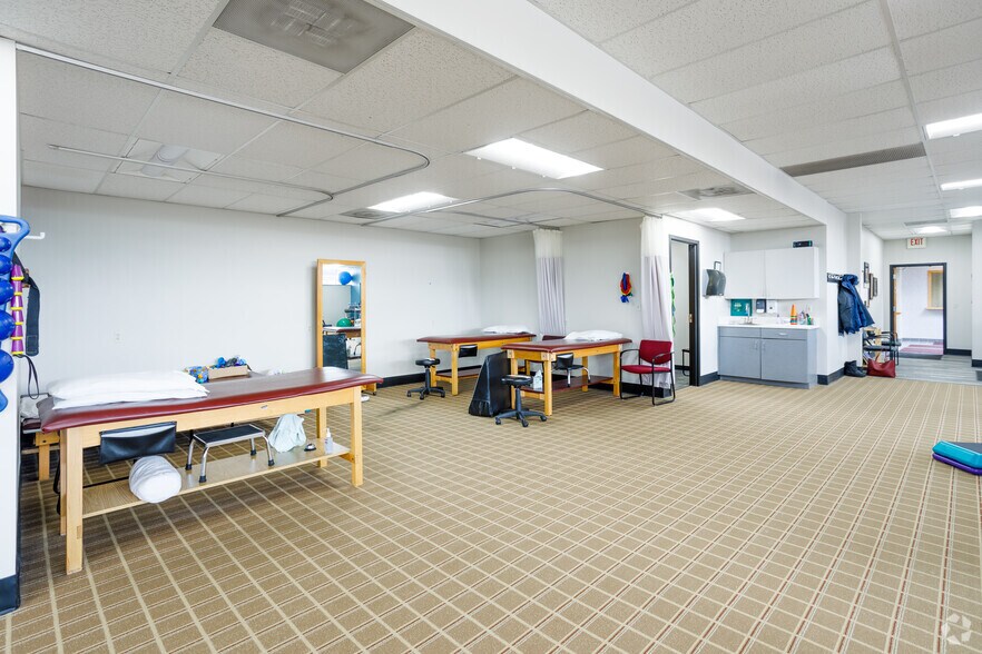 More Photos Of 1550-1570 Kingsway Ct, Trenton Medical For Sale