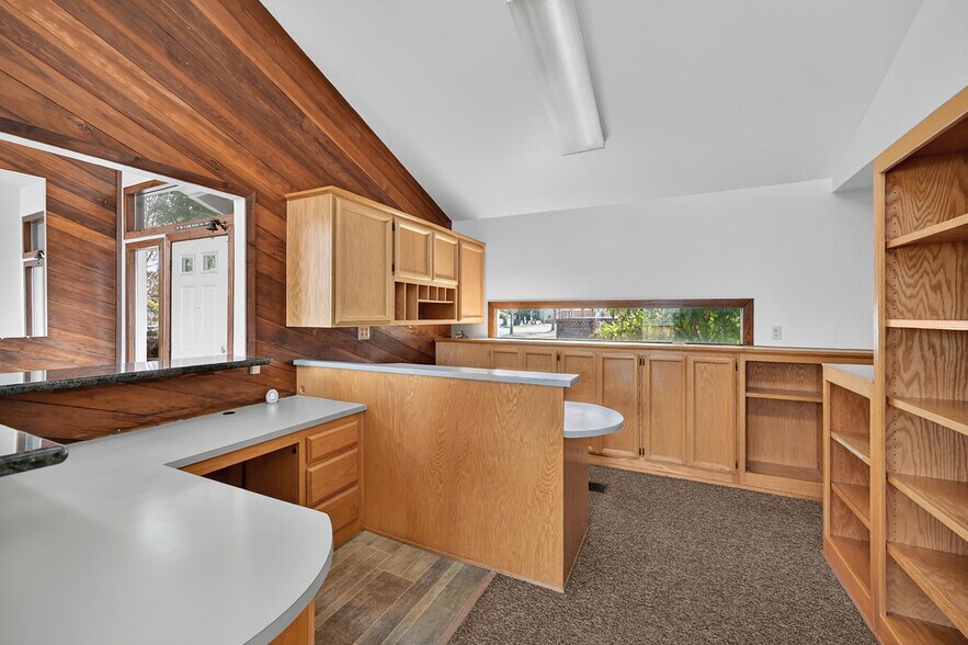 More Photos Of 496 East Ave, Lincoln Medical For Sale