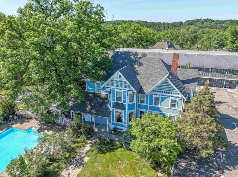 More Photos Of 211 Wisconsin Ave, Wisconsin Dells Hotel For Sale