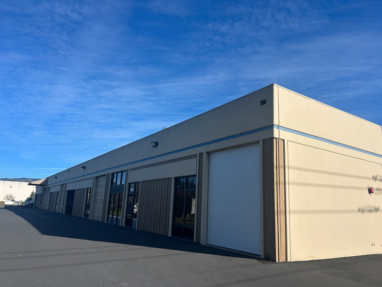 More Photos Of 1334-1338 Ross St, Petaluma Warehouse For Lease
