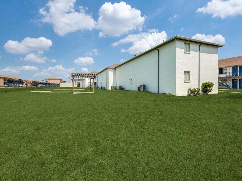 More Photos Of 2718 Sherman St, Grand Prairie Apartments For Sale