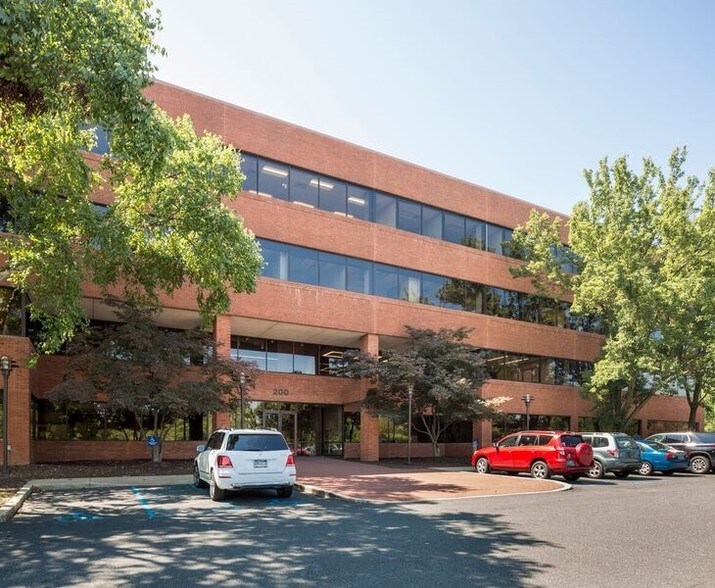 More Photos Of 200 Continental Dr, Newark Office For Lease