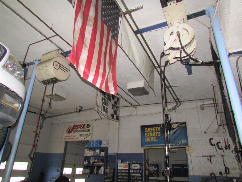 More Photos Of 5982 W State Road 32, Anderson Service Station For Sale