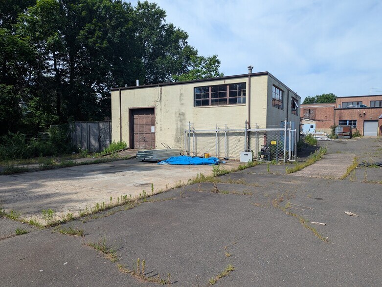More Photos Of 770 Wethersfield Ave, Hartford Manufacturing For Lease