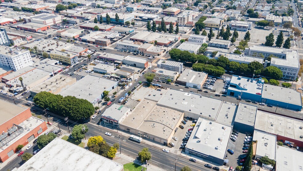 More Photos Of 2807 S Olive St, Los Angeles Warehouse For Sale