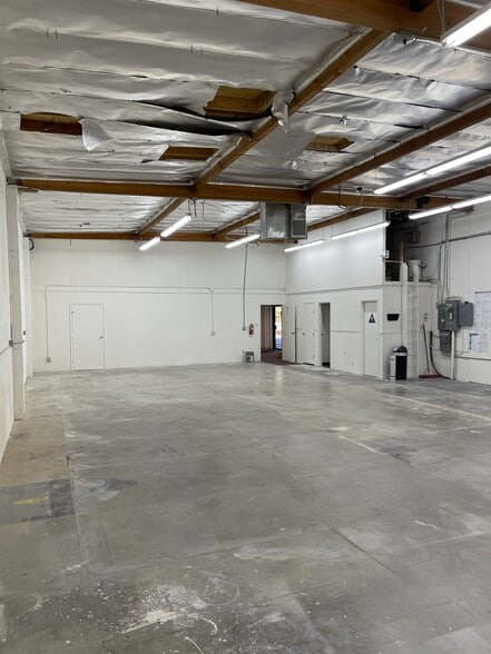More Photos Of 8589 Canoga Ave, Canoga Park Manufacturing For Lease