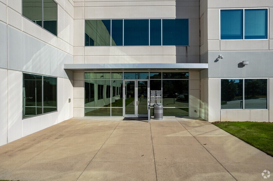 More Photos Of 1400 Ravello Rd, Katy Office For Sale