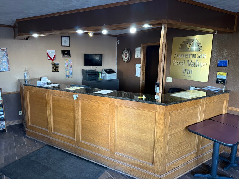 More Photos Of 2426 S Lincoln Ave, York Hotel For Sale