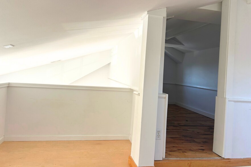 More Photos Of 23 Bridge St, Sag Harbor Freestanding For Sale