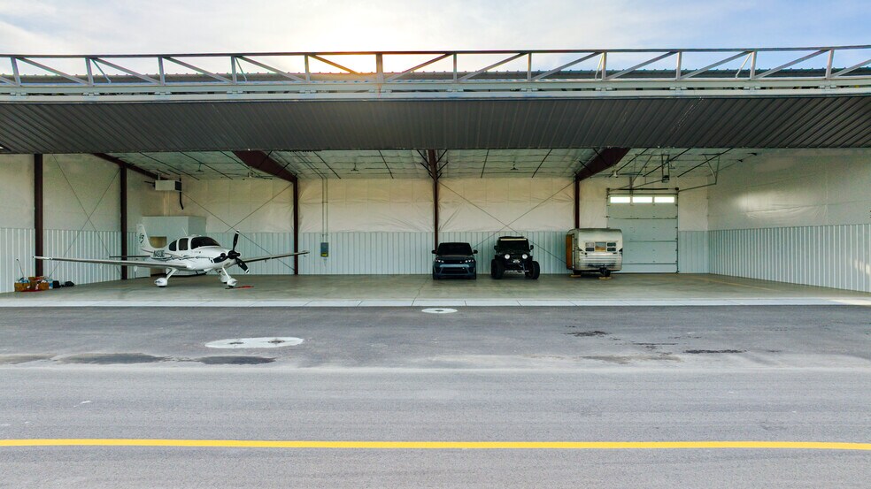 More Photos Of 5510-5515 Aviation Way, Caldwell Airplane Hangar For Sale