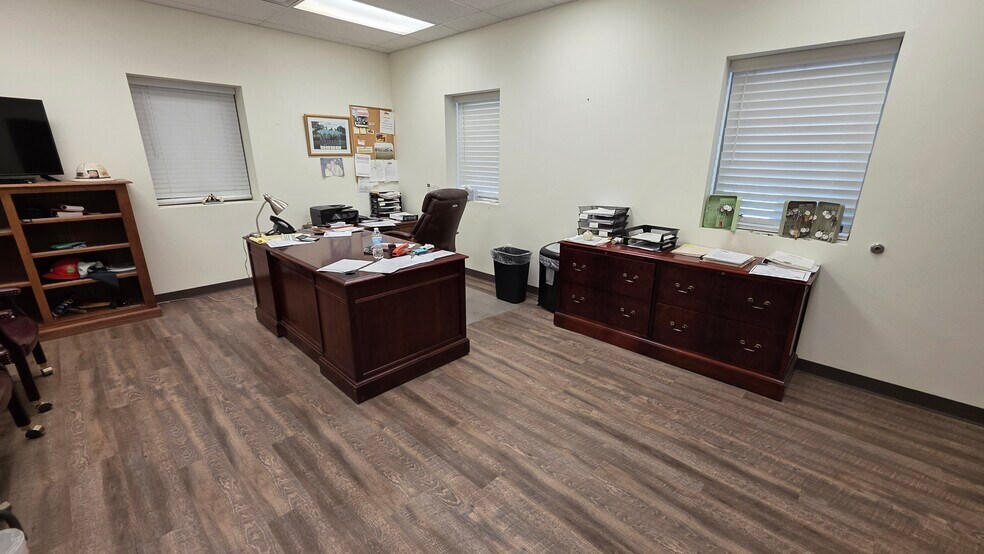 More Photos Of 8211 E County Road 62, Midland Warehouse For Sale