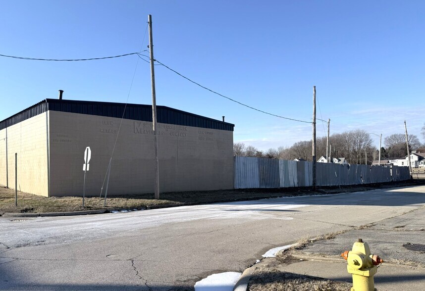 More Photos Of 151 Ferris st, Galesburg Warehouse For Sale