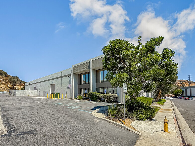 More Photos Of 9420 Chivers Ave, Sun Valley Warehouse For Lease