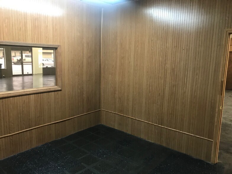 More Photos Of 327 & 323 John C Calhoun Dr, Orangeburg Freestanding For Sale