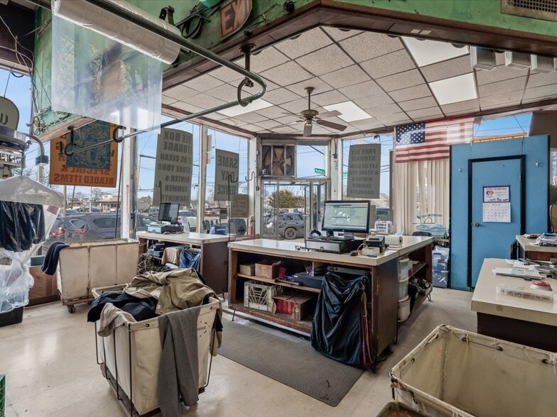 More Photos Of 3180 Lawson Blvd, Oceanside Storefront For Sale