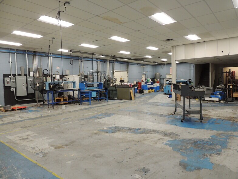 More Photos Of 24 Lexington Dr, Laconia Light Manufacturing For Lease