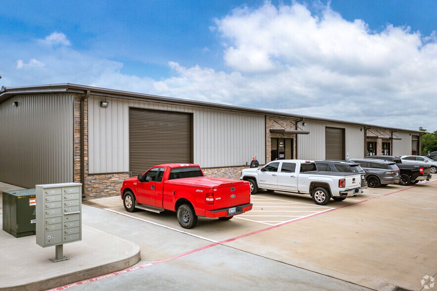 More Photos Of 6427 Highway 105, Conroe Unknown For Lease