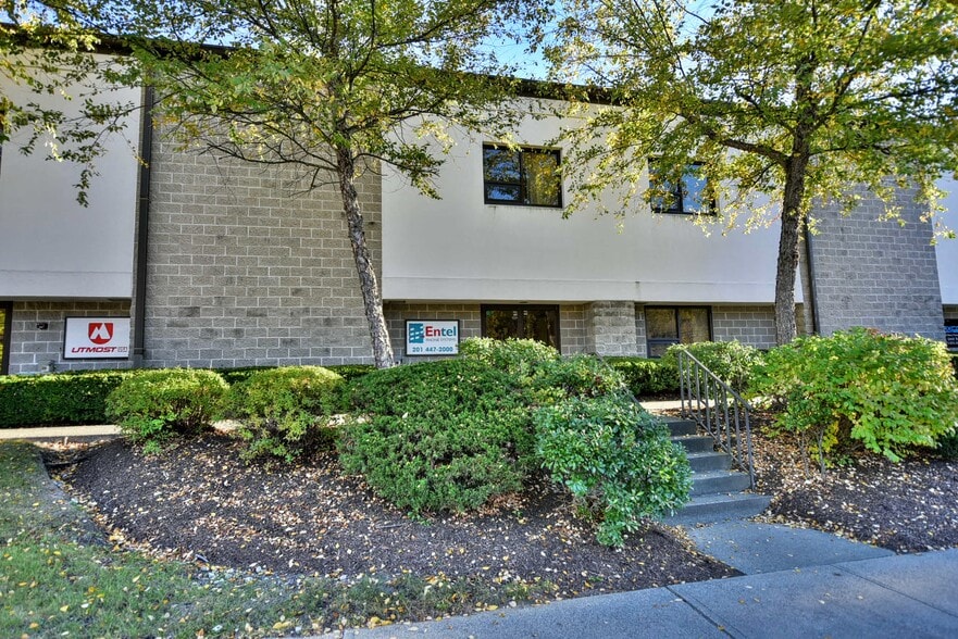 More Photos Of 230 West Parkway, Pompton Plains Flex For Sale