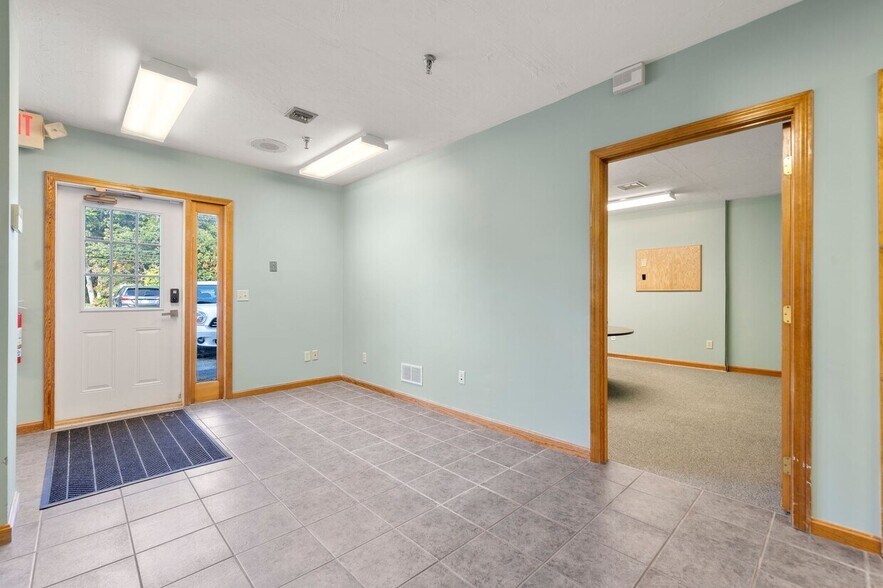 More Photos Of 4-6 Barlows Landing Rd, Pocasset Storefront Retail Office For Sale