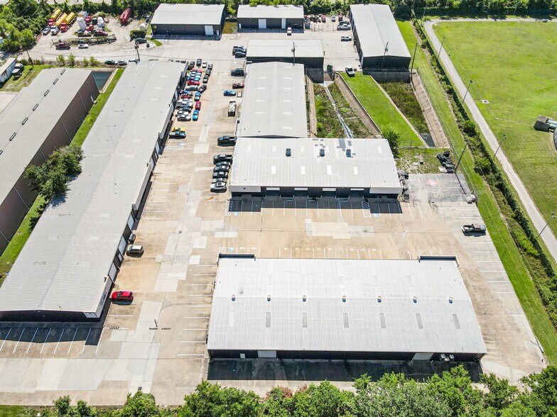 More Photos Of 1500 Brittmoore Rd, Houston Warehouse For Lease