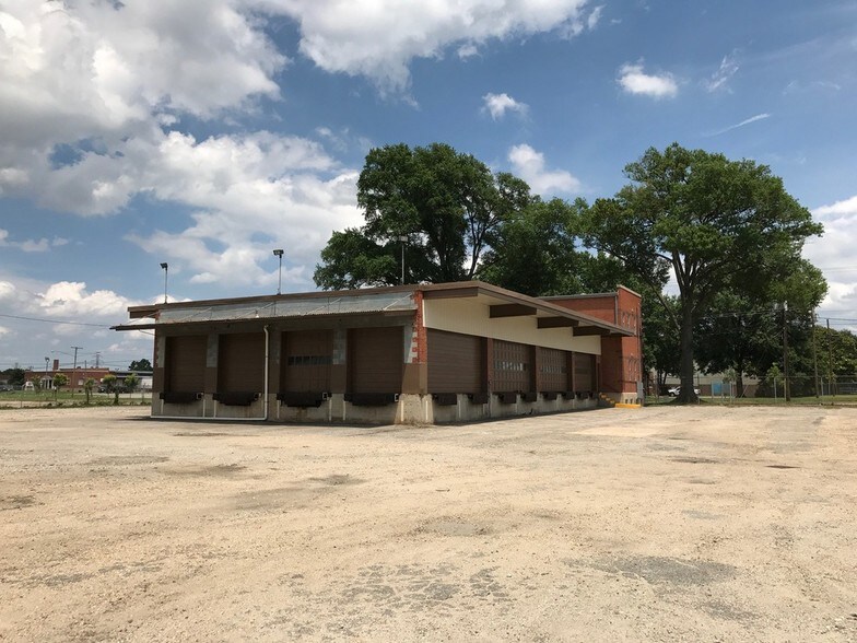 More Photos Of 1635 Commerce Rd, Richmond Truck Terminal For Lease