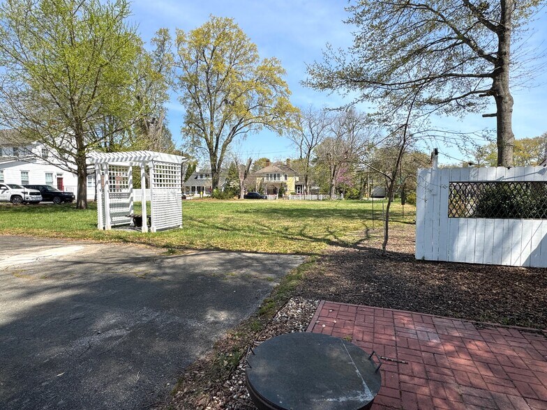 More Photos Of 424 Green St, Gainesville Office Residential For Sale
