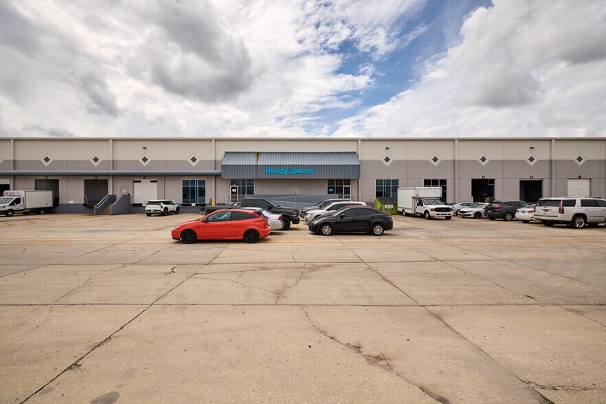 More Photos Of 2507 Investors Row, Orlando Distribution For Lease