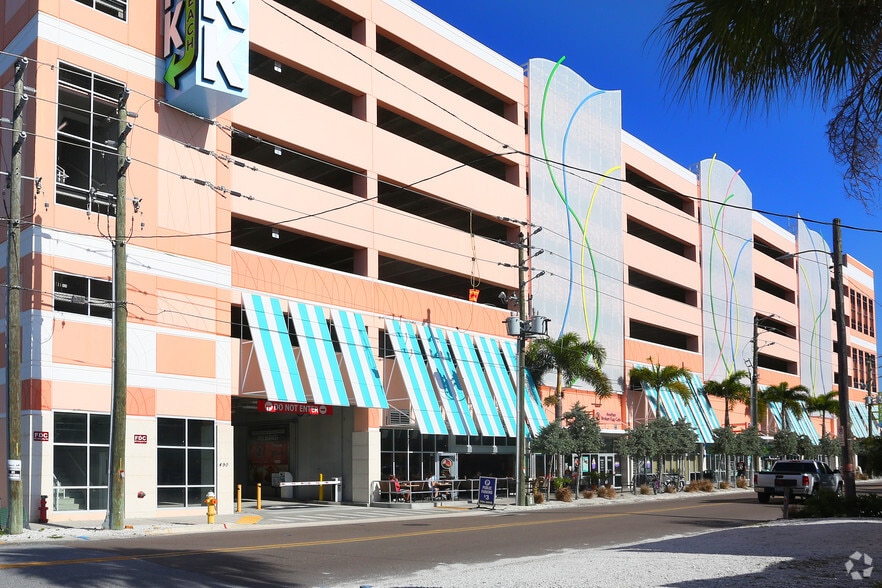 More Photos Of 490 Poinsettia Ave, Clearwater Parking Garage For Lease