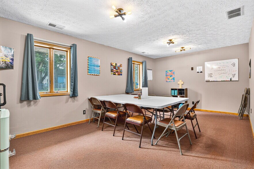 More Photos Of 1301 S Meridian St, Lebanon Religious Facility For Sale