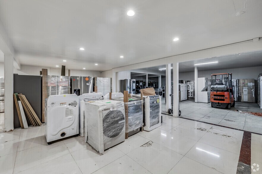 More Photos Of 4933 San Leandro St, Oakland Warehouse For Lease