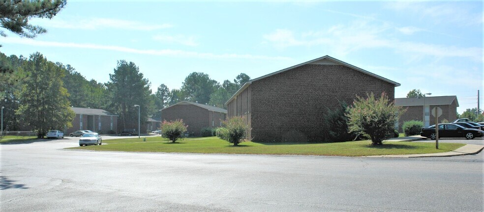 More Photos Of 6535 Summertime Apartments, 6535 Jeffrey Dr, Fayetteville Apartments For Sale