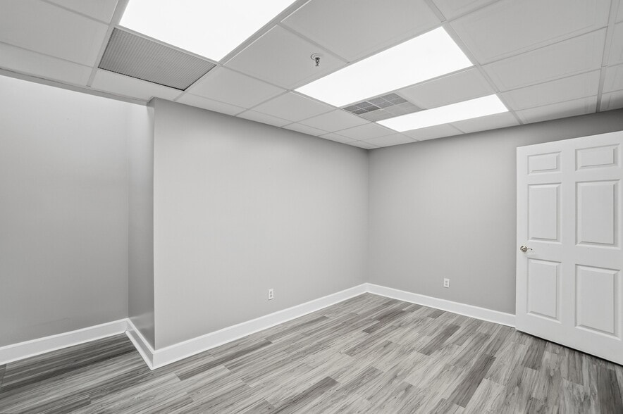 More Photos Of 4753-4759 Cornell Rd, Blue Ash Medical For Sale