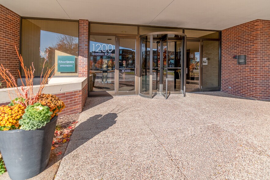 More Photos Of 1200 Shermer Rd, Northbrook Office For Lease