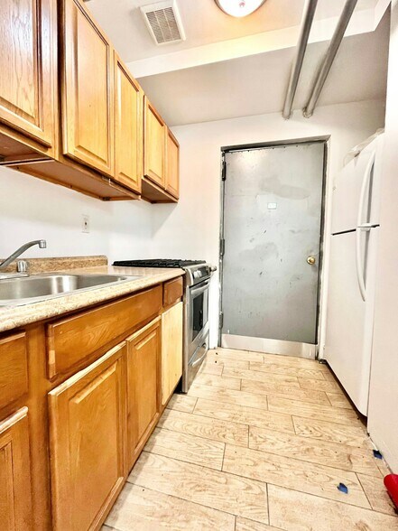 More Photos Of 857 Montgomery St, Brooklyn Apartments For Lease