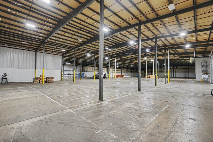 More Photos Of 49 S 2nd St, New Vienna Manufacturing For Lease
