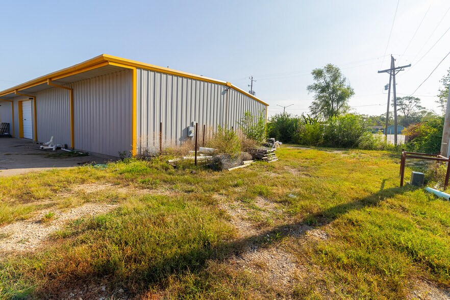 More Photos Of 1919 W Central Ave, El Dorado Warehouse For Lease