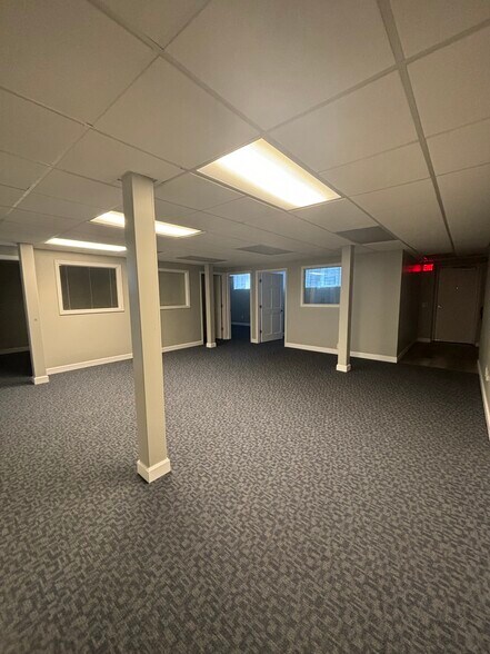 More Photos Of 1640 Axtell Dr, Troy Medical For Lease